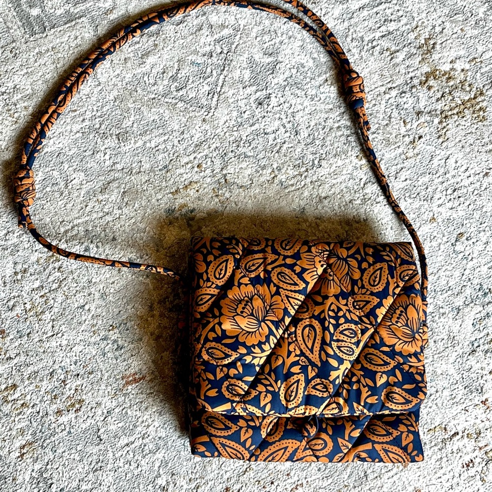NWOT Vera Bradley Baird Hipster in Lotus Montage Roasted Pecan Featherweight